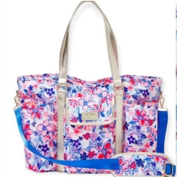 Lilly Pulitzer Pink and Blue Travel Bag with Vibrant Design - Picture 8 of 8